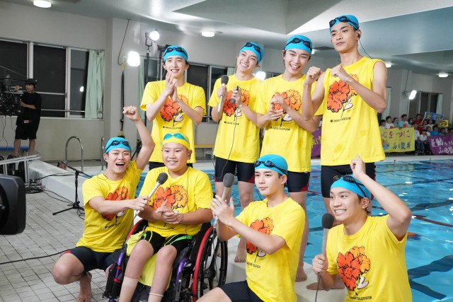 24時間テレビ Tシャツなにわ男子メンバー手渡し