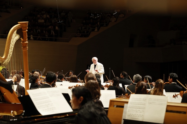 30年ぶりに来日したジョン・ウィリアムズが指揮した「ドイツ・グラモフォン創立125周年Special Gala Concert」コンサート写真（C）Michiharu Okuboの画像