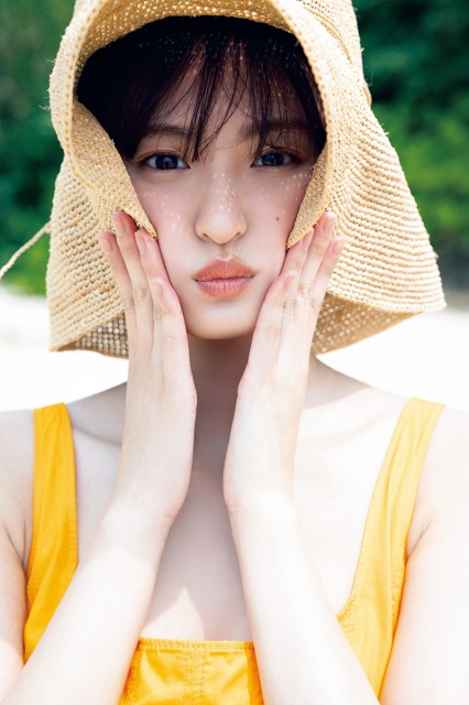 乃木坂46遠藤さくら、あどけない表情から大人な雰囲気まで『1st写真集