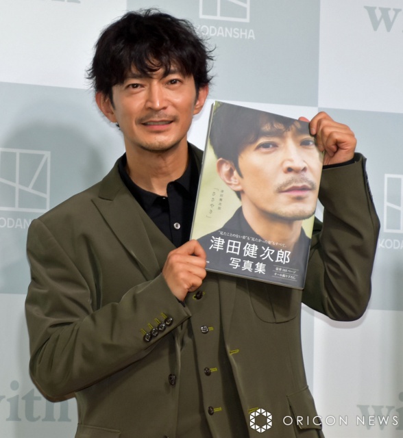 津田健次郎、写真集ロケにマイカメラを持参 写真好きになった理由も