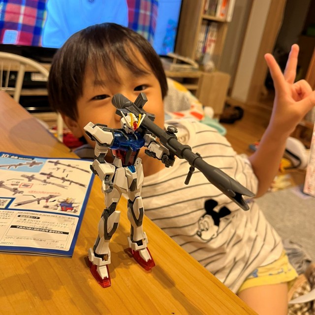 7歳児ガンプラデビュー作にSNS賞賛 満足げな表情で「とうちゃんの