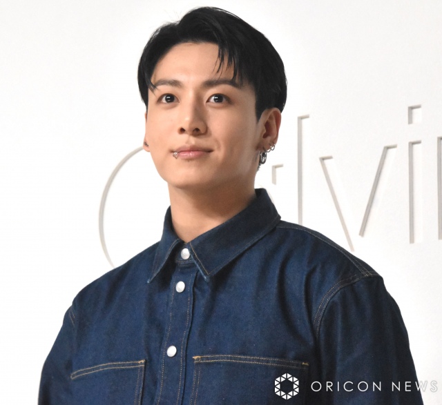 BTSジョングク、レッドカーペットでさわやかな笑顔 | ORICON NEWS