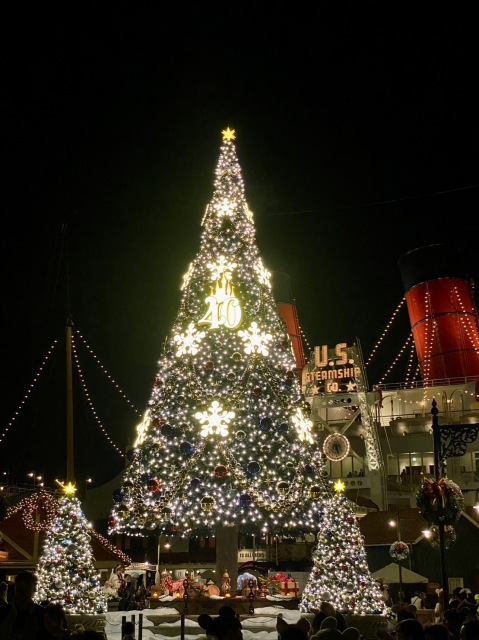 TDS、巨大クリスマスツリー“ぶり復活” ダッフィー＆フレンズの