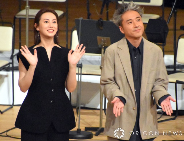 北川景子＆ムロツヨシ『どうする家康』ファン感謝祭にサプライズ登場