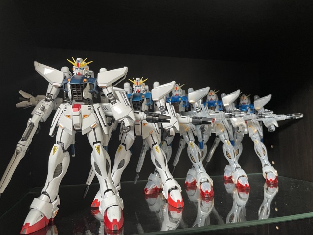 ざ、残像!?」ガンダムF91がズラリ…SNS絶賛の裏に“ガンプラ量産モデラー