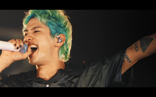 ONE OK ROCK、バンド史上最大ツアーより味スタ公演のライブ映像