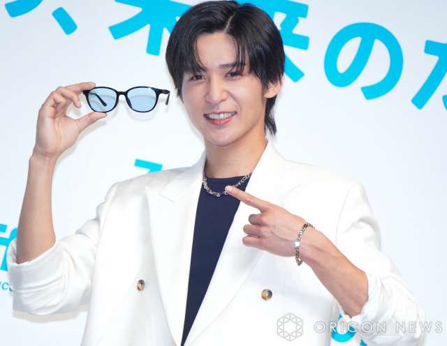 目黒蓮、サングラス選びに夢中 アドバイザーもうっとり「どれを