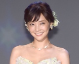 倉科カナ、34歳誕生日に“美デコルテ全開”のドレス姿公開「これは、やられた」「ドキドキしました」