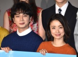 木曜ドラマ『となりのチカラ』完成披露試写会に出席した（左から）松本潤、上戸彩 （C）ORICON NewS inc.の画像