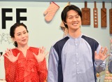 ケーキ作りに挑戦した（左から）坂井真紀、工藤阿須加（C）ORICON NewS inc.