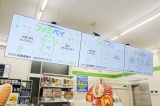全国のファミリーマート店舗内に設置するデジタルサイネージの画像