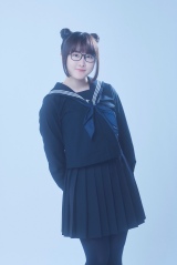 本田望結、メガネ＆紺セーラー服で“想像のはるか上をいく”高校生に　『少年のアビス』チャコ役