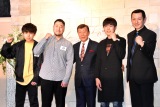 （左から）川岸明富さん、進公平さん、橋幸夫、徳岡純平さん、小牧勇太さん （C）ORICON NewS inc.の画像