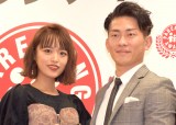 （左から）近藤千尋、ジャングルポケット・太田博久（C）ORICON NewS inc.
