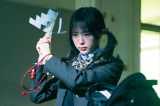 自称・霊能者の二暮堂ユリア（なえなの）＝映画『見える子ちゃん』（6月6日公開）（C）2025『見える子ちゃん』製作委員会