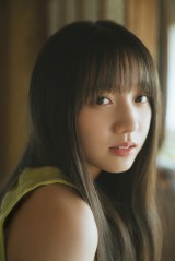 『B.L.T.2025年7月号』でソロ初グラビアを披露した海邉朱莉　撮影／前康輔