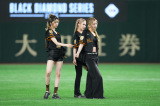 「『BLACK DIAMOND SERIES2025』巨人－中日戦」に登場したIS:SUE（C）YOMIURI GIANTS