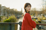 8月22日に写真集『25（ニジュウゴ）』を発売する浜辺美波