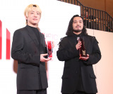 『MUSIC AWARDS JAPAN 2025』囲み取材に出席したCreepy Nuts（左から）DJ松永、R-指定（C）ORICON NewS inc.